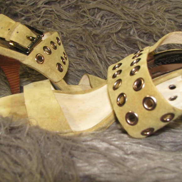 Micheal Kors heels - Picture 3 of 4